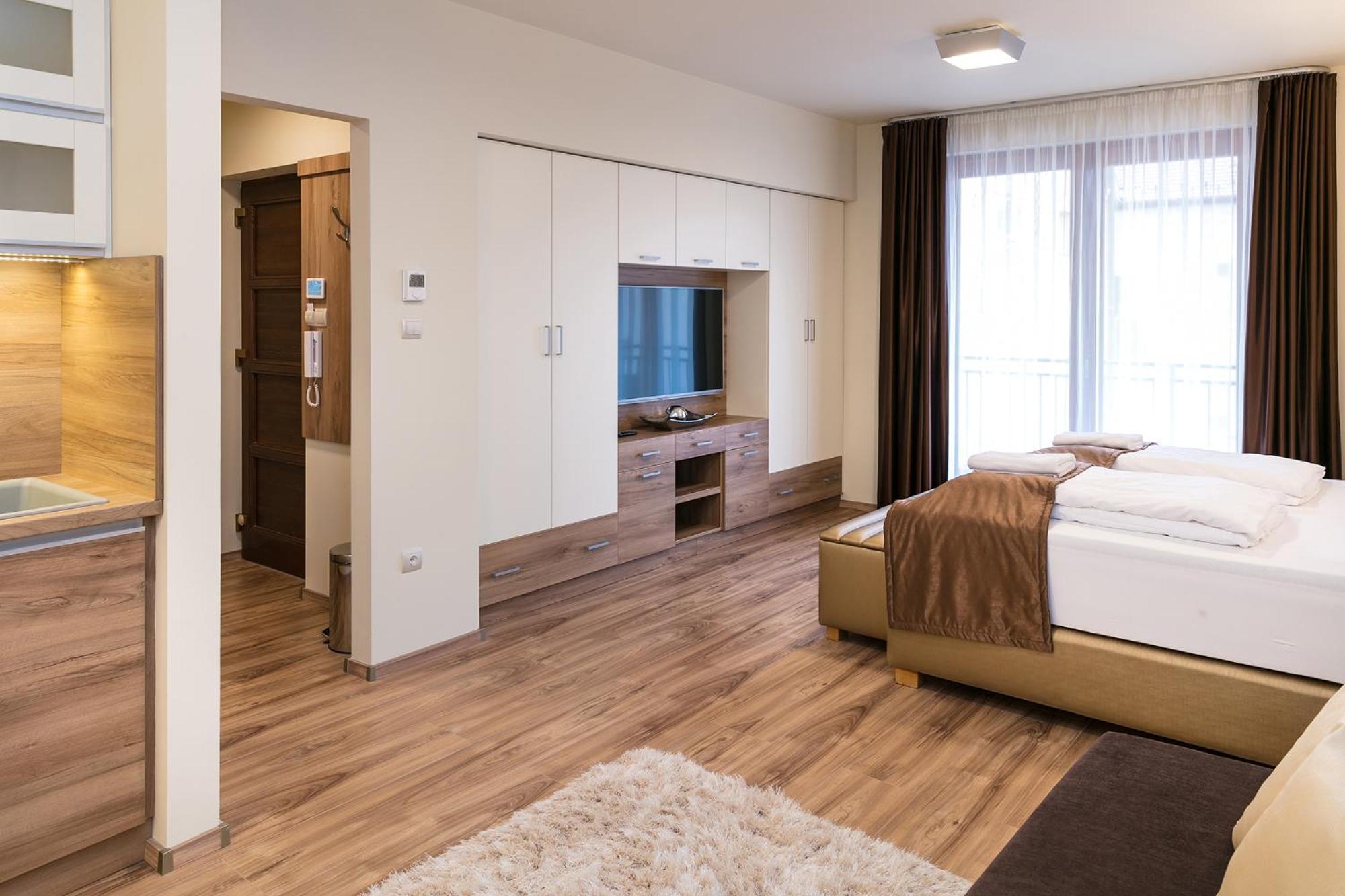Foter Rezidencia 2 Aparthotel เยอร์ ภายนอก รูปภาพ