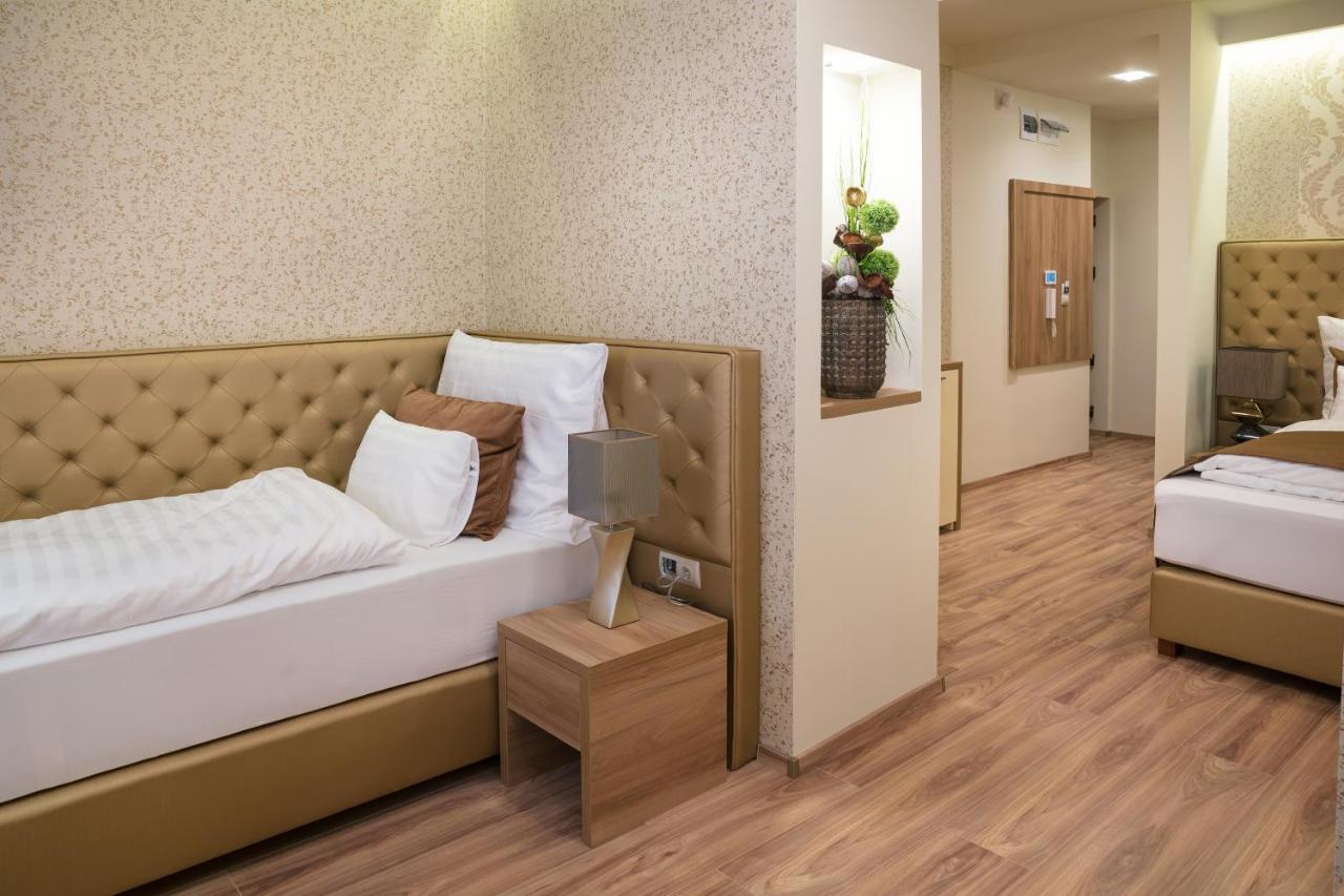 Foter Rezidencia 2 Aparthotel เยอร์ ภายนอก รูปภาพ