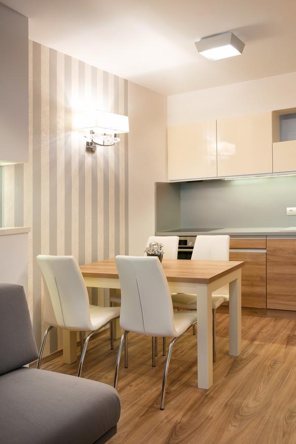 Foter Rezidencia 2 Aparthotel เยอร์ ภายนอก รูปภาพ