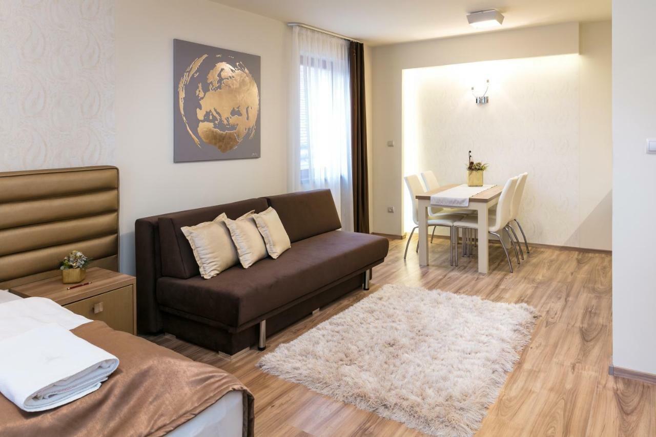 Foter Rezidencia 2 Aparthotel เยอร์ ภายนอก รูปภาพ