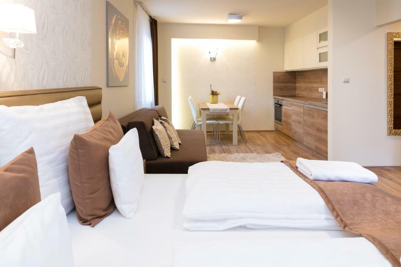 Foter Rezidencia 2 Aparthotel เยอร์ ภายนอก รูปภาพ