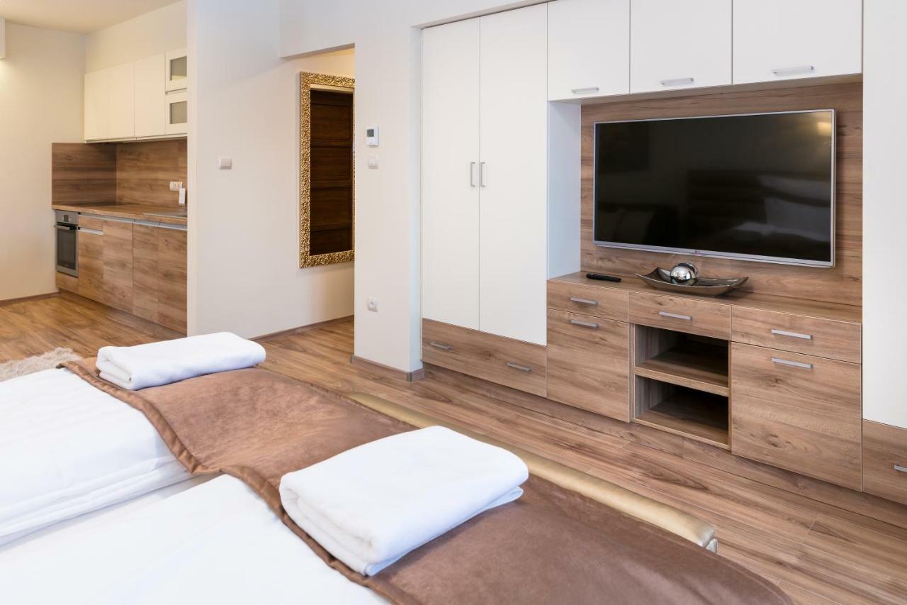 Foter Rezidencia 2 Aparthotel เยอร์ ภายนอก รูปภาพ
