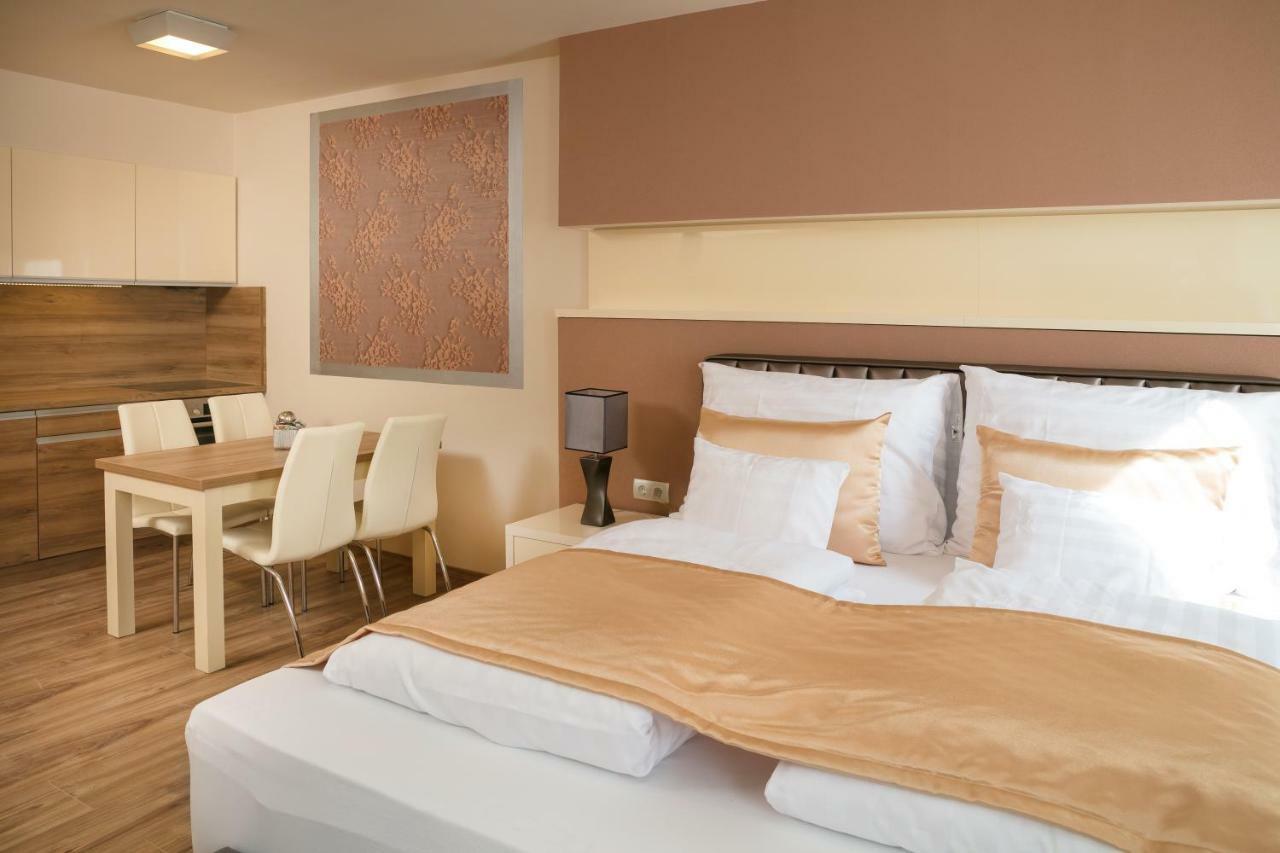 Foter Rezidencia 2 Aparthotel เยอร์ ภายนอก รูปภาพ