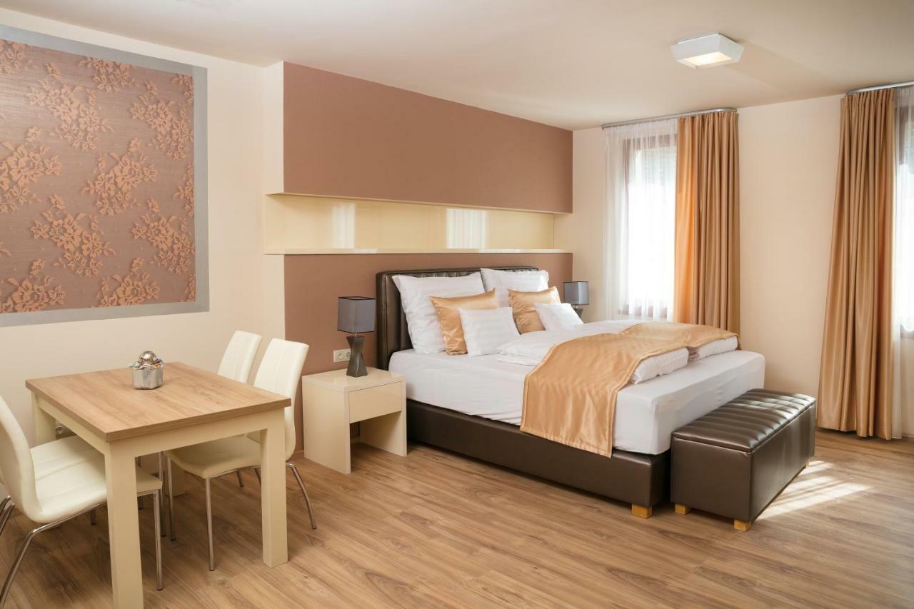 Foter Rezidencia 2 Aparthotel เยอร์ ภายนอก รูปภาพ