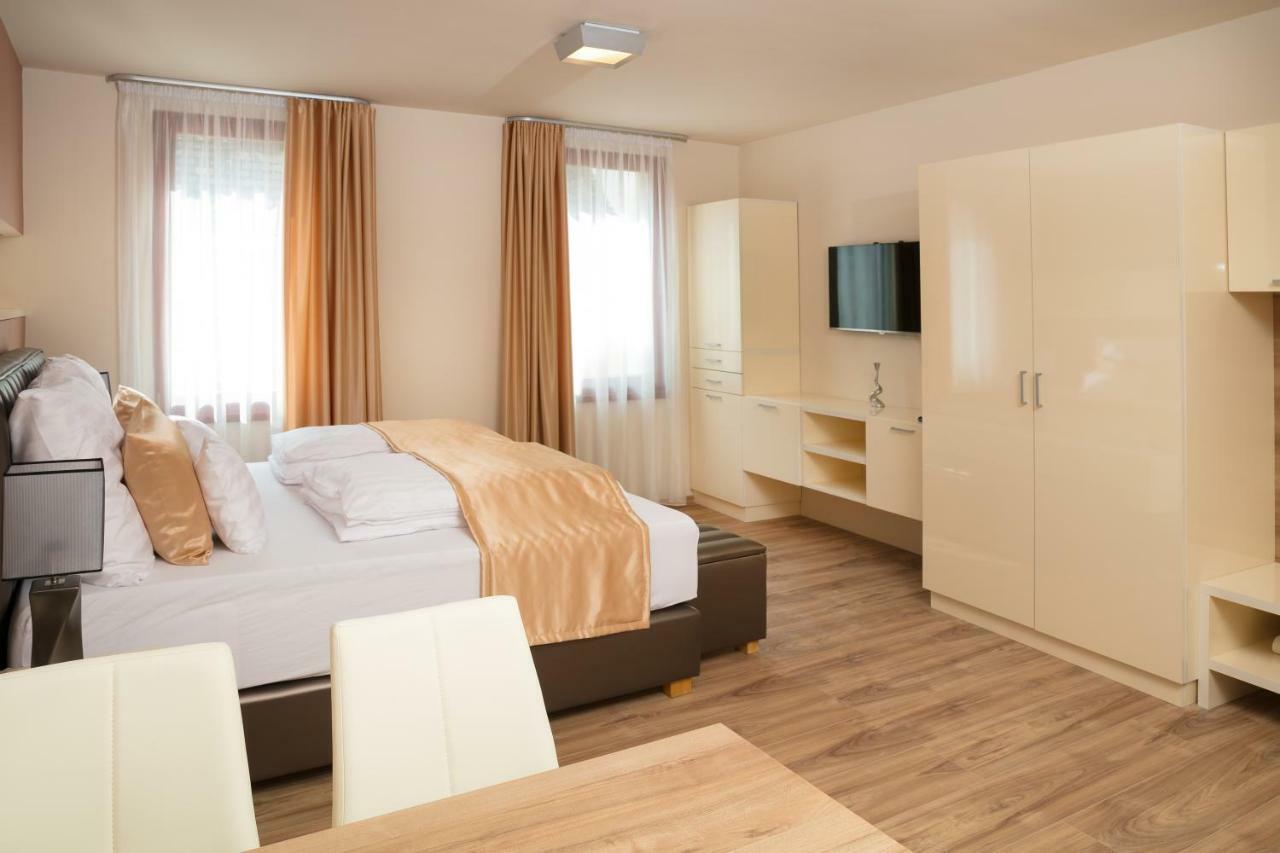 Foter Rezidencia 2 Aparthotel เยอร์ ภายนอก รูปภาพ