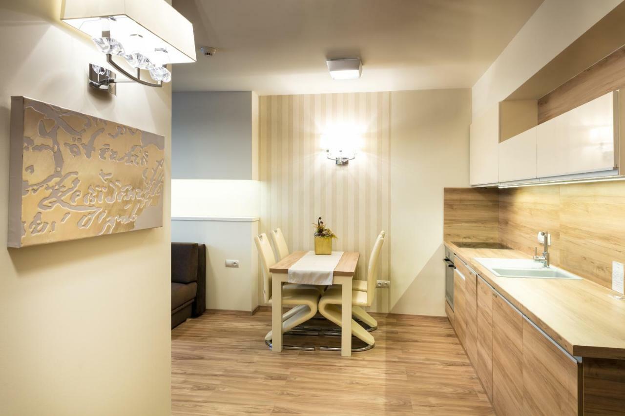 Foter Rezidencia 2 Aparthotel เยอร์ ภายนอก รูปภาพ