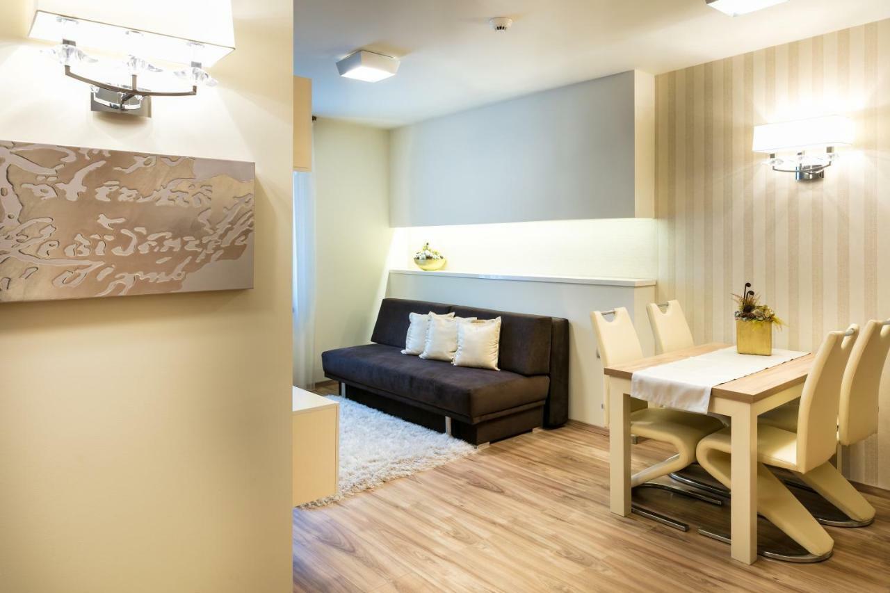 Foter Rezidencia 2 Aparthotel เยอร์ ภายนอก รูปภาพ