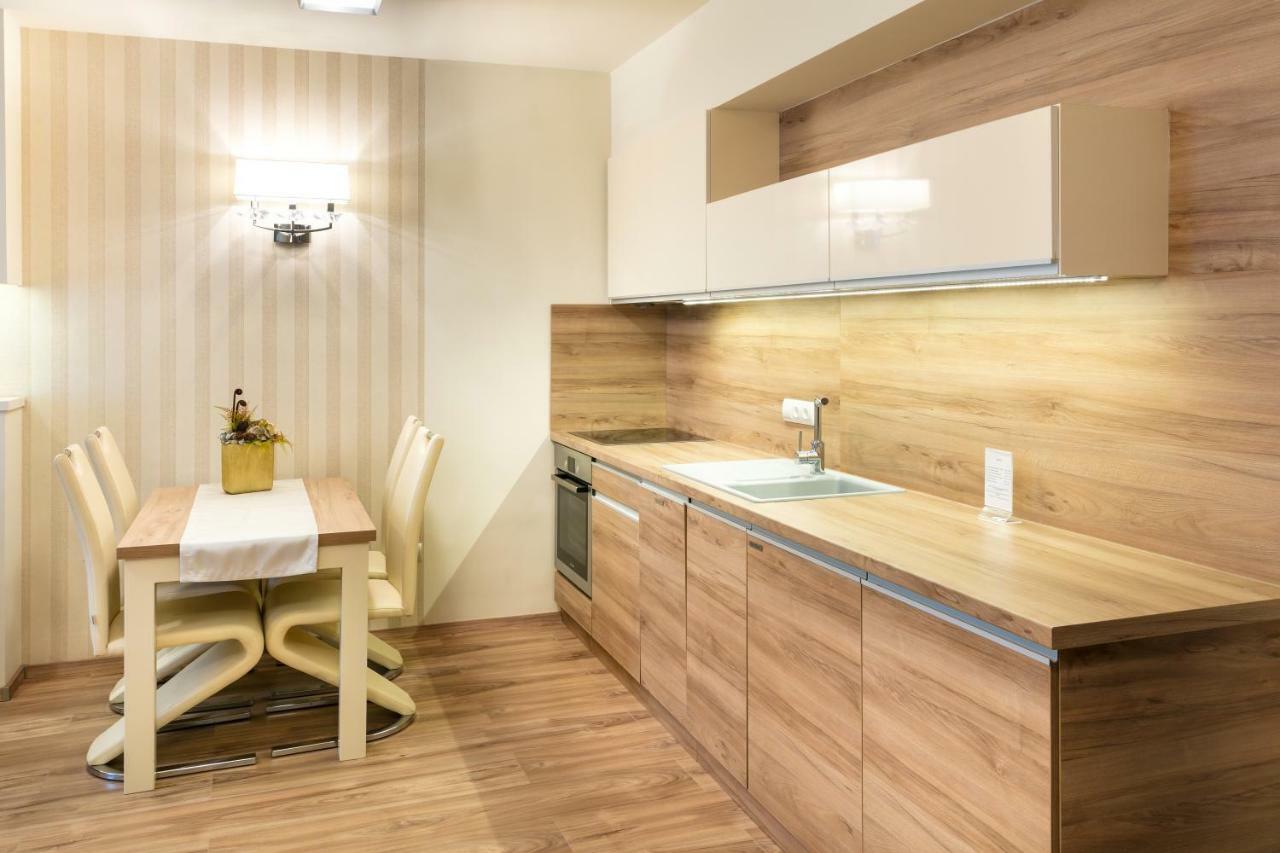 Foter Rezidencia 2 Aparthotel เยอร์ ภายนอก รูปภาพ
