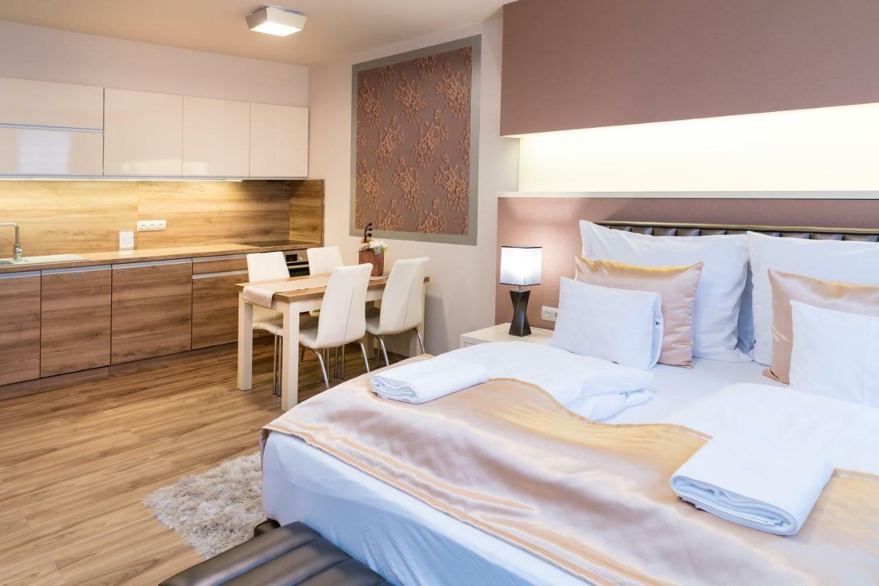 Foter Rezidencia 2 Aparthotel เยอร์ ภายนอก รูปภาพ