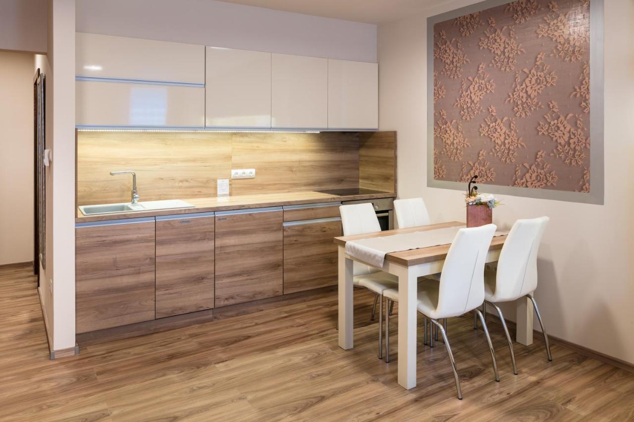 Foter Rezidencia 2 Aparthotel เยอร์ ภายนอก รูปภาพ