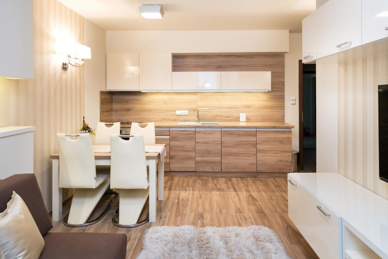 Foter Rezidencia 2 Aparthotel เยอร์ ภายนอก รูปภาพ