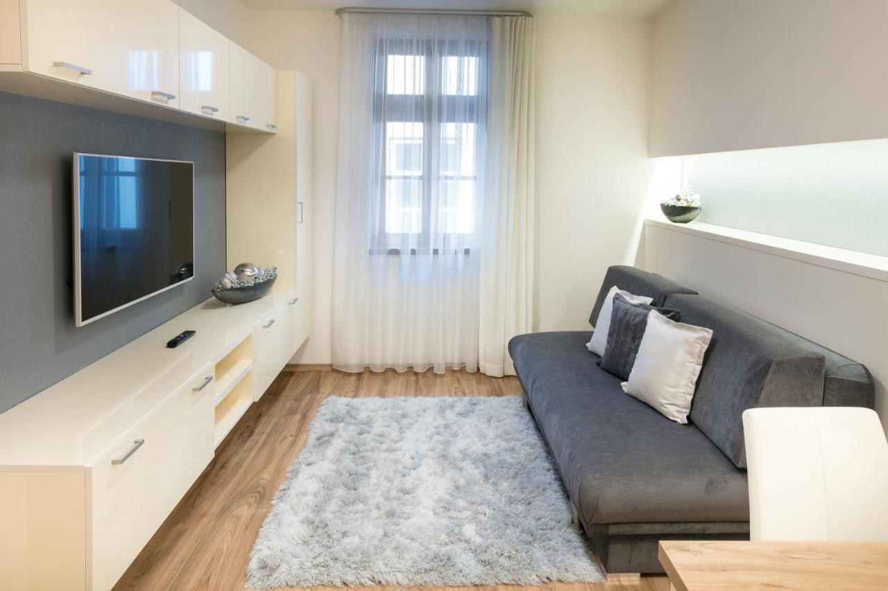 Foter Rezidencia 2 Aparthotel เยอร์ ภายนอก รูปภาพ
