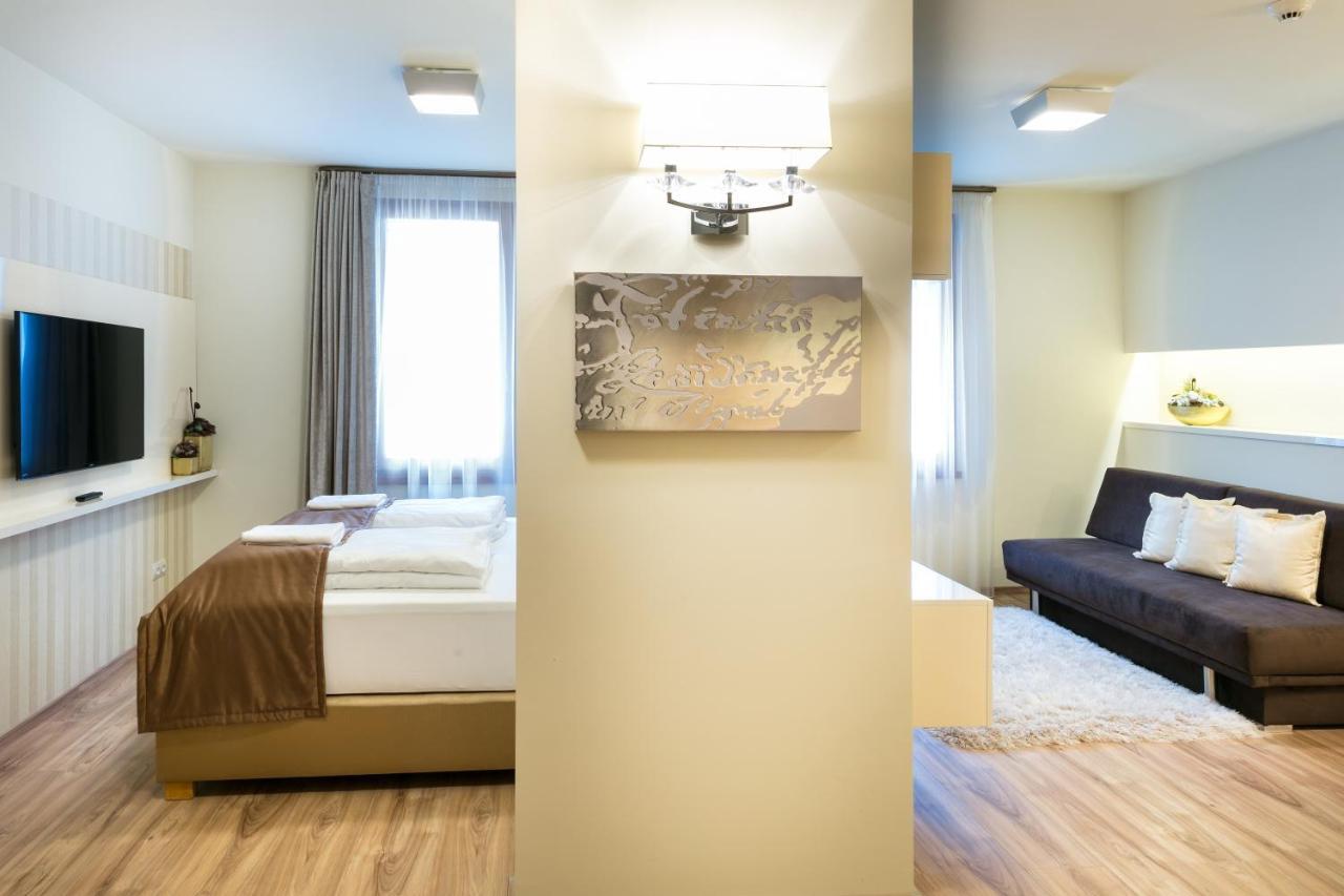 Foter Rezidencia 2 Aparthotel เยอร์ ภายนอก รูปภาพ