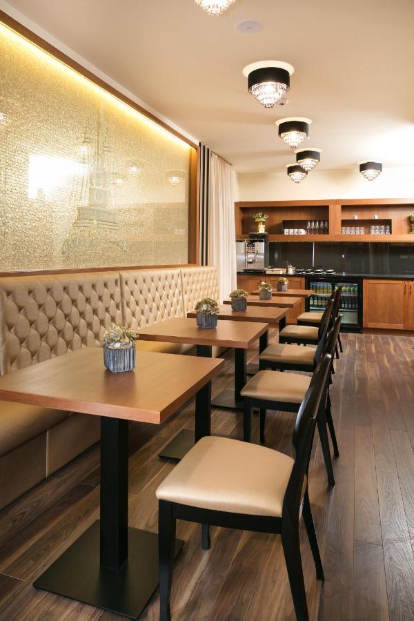 Foter Rezidencia 2 Aparthotel เยอร์ ภายนอก รูปภาพ