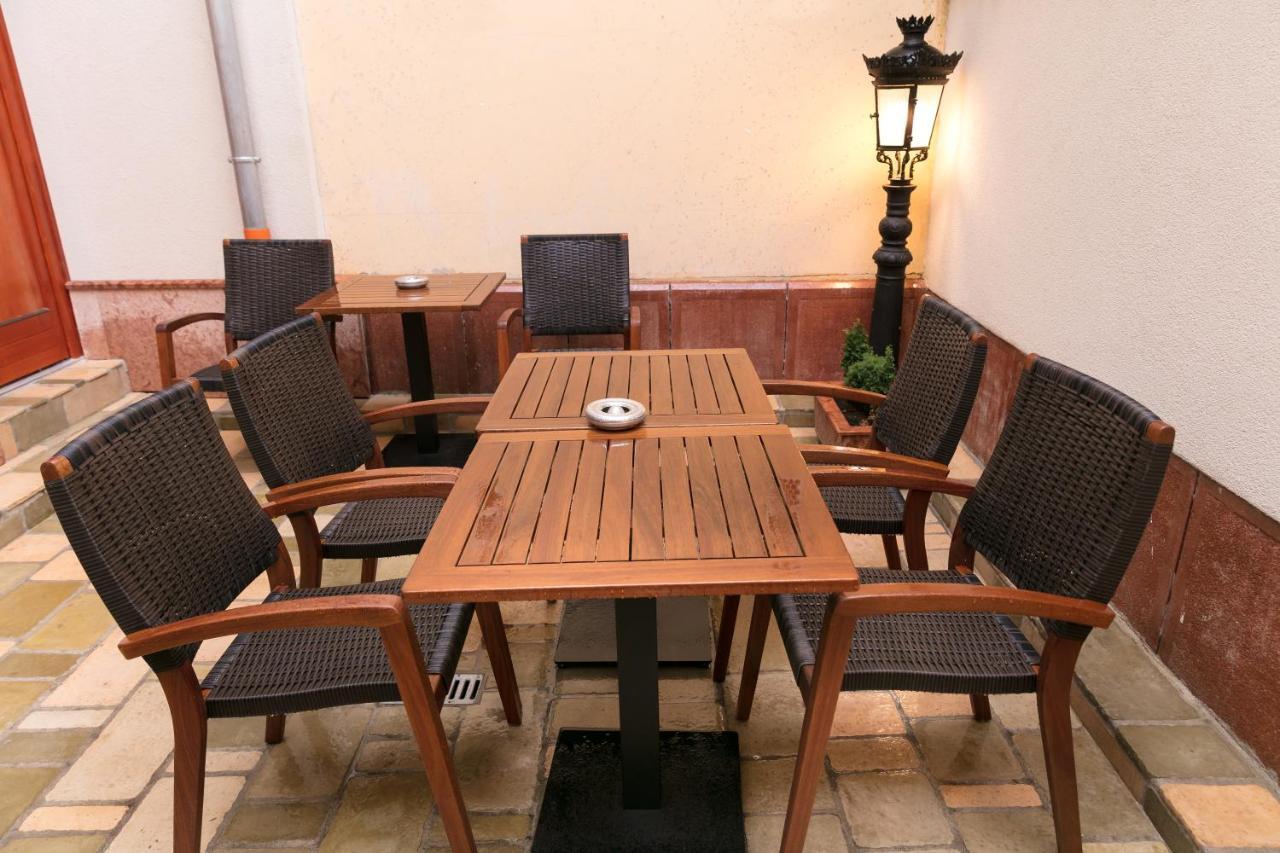 Foter Rezidencia 2 Aparthotel เยอร์ ภายนอก รูปภาพ